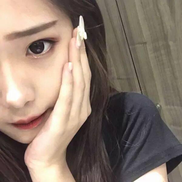 火爆性感00后妹子