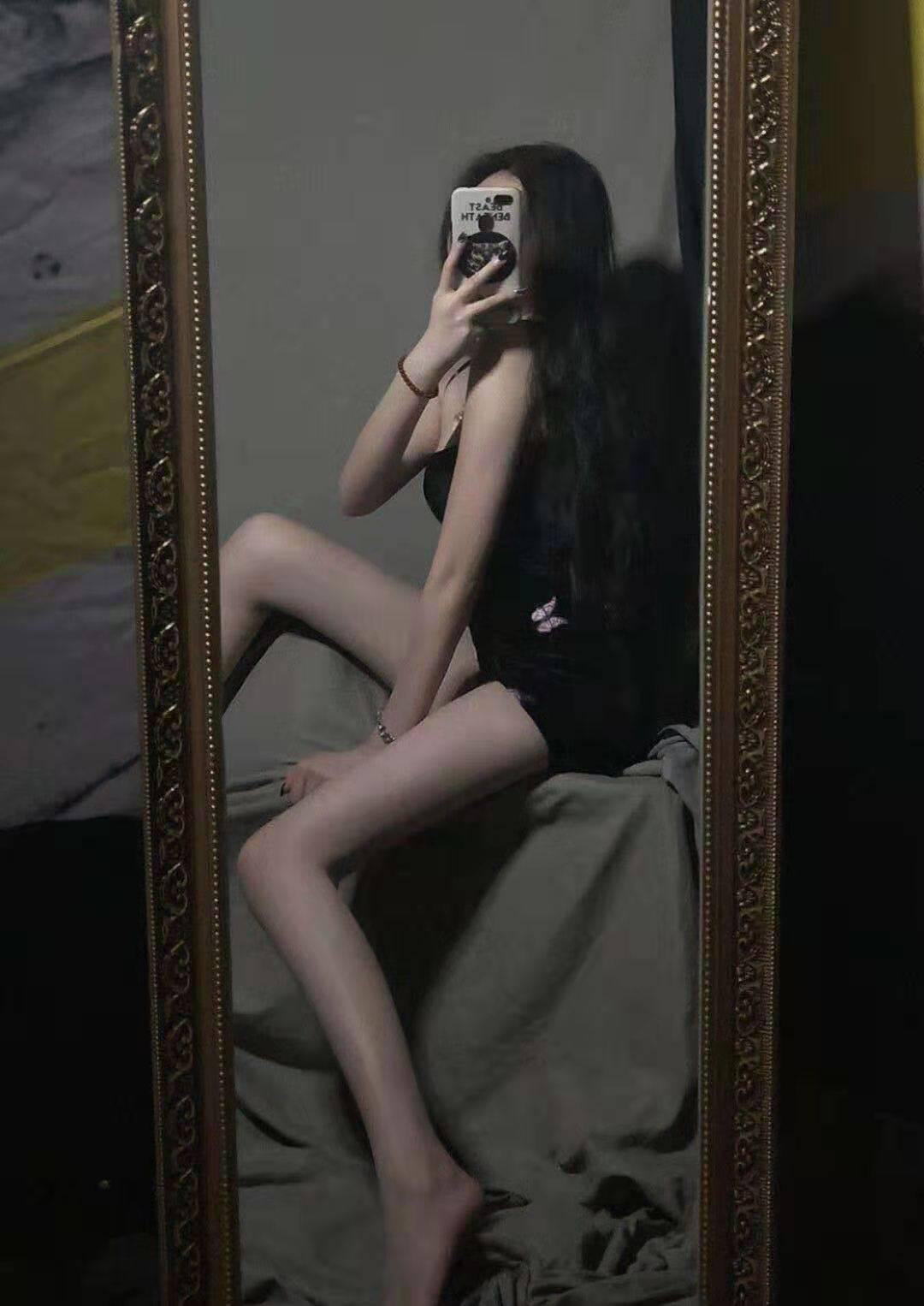 00后高颜值嫩妹服务好不敷衍